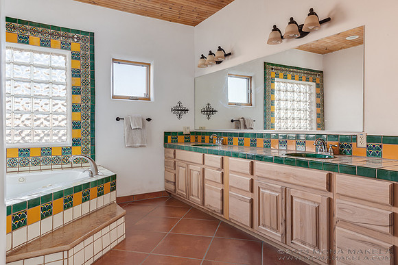 Skydancer, a vacation rental in Taos. Photography by Mona Makela.