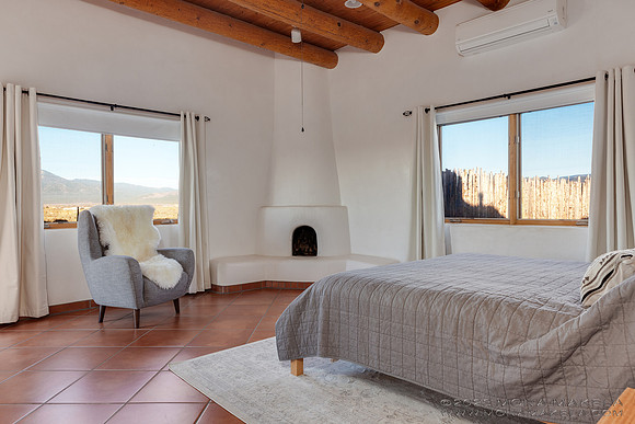 Skydancer, a vacation rental in Taos. Photography by Mona Makela.