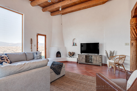 Skydancer, a vacation rental in Taos. Photography by Mona Makela.
