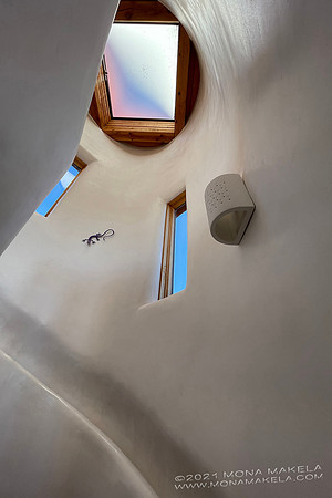 Casita Nuaanarpoq, a custom off-grid home by EDGE Architects.