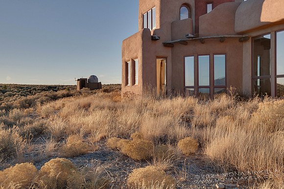 Casita Nuaanarpoq, a custom off-grid home by EDGE Architects.