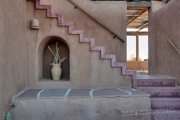 Casita Nuaanarpoq, a custom off-grid home by EDGE Architects.