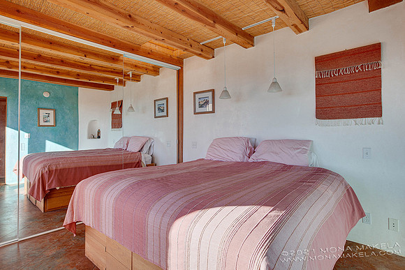 Casita Nuaanarpoq, a custom off-grid home by EDGE Architects.