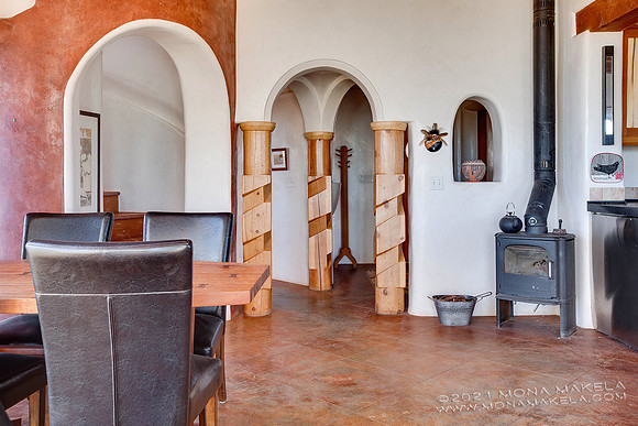 Casita Nuaanarpoq, a custom off-grid home by EDGE Architects.