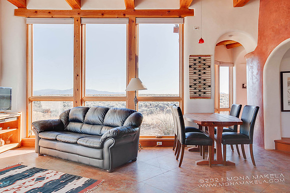 Casita Nuaanarpoq, a custom off-grid home by EDGE Architects.